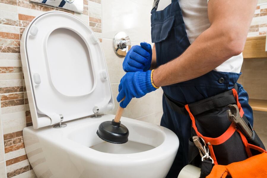 How to Plunge a Toilet Like a Pro